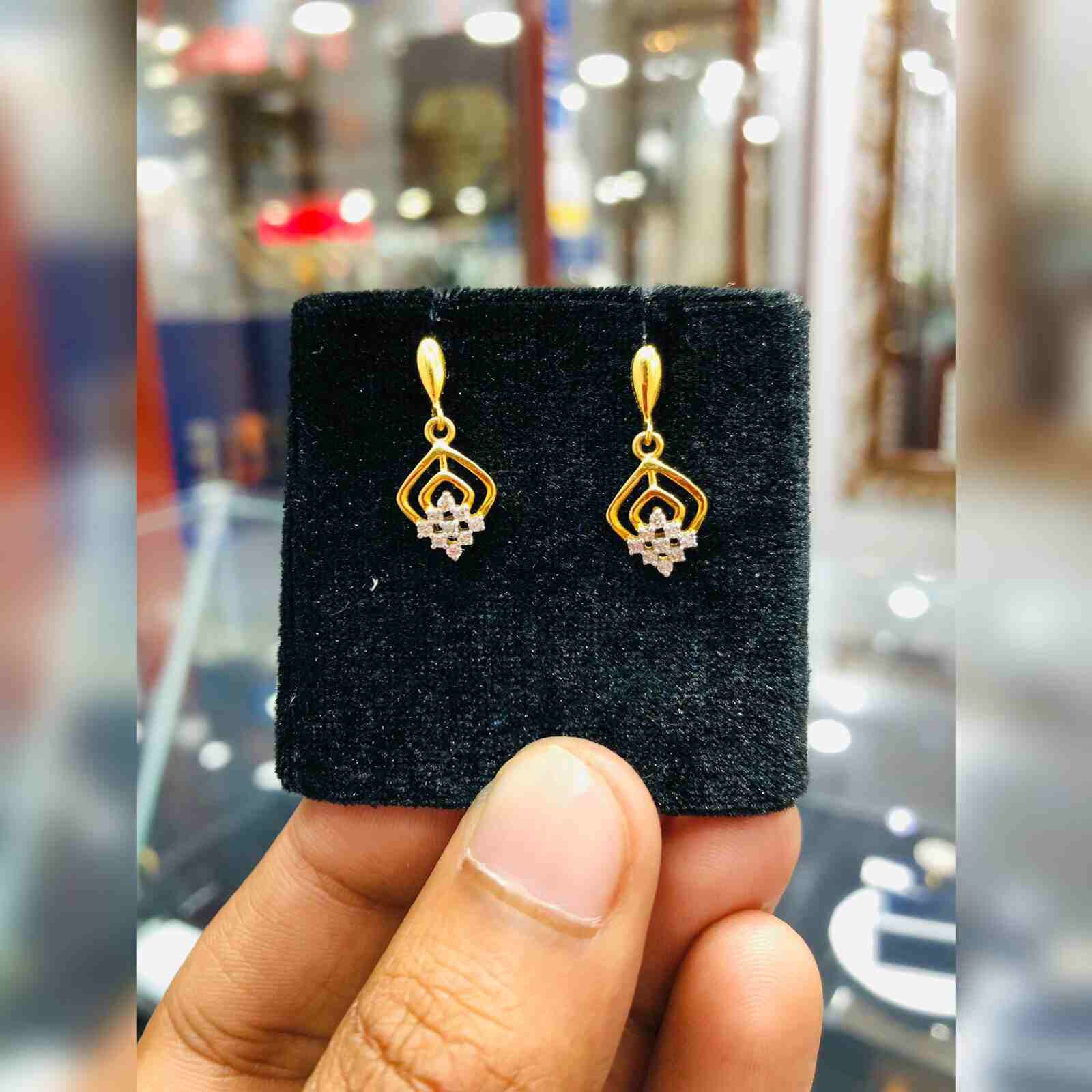 DIAMOND TOPS