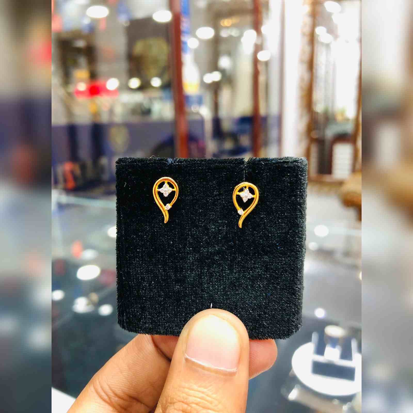 DIAMOND TOPS